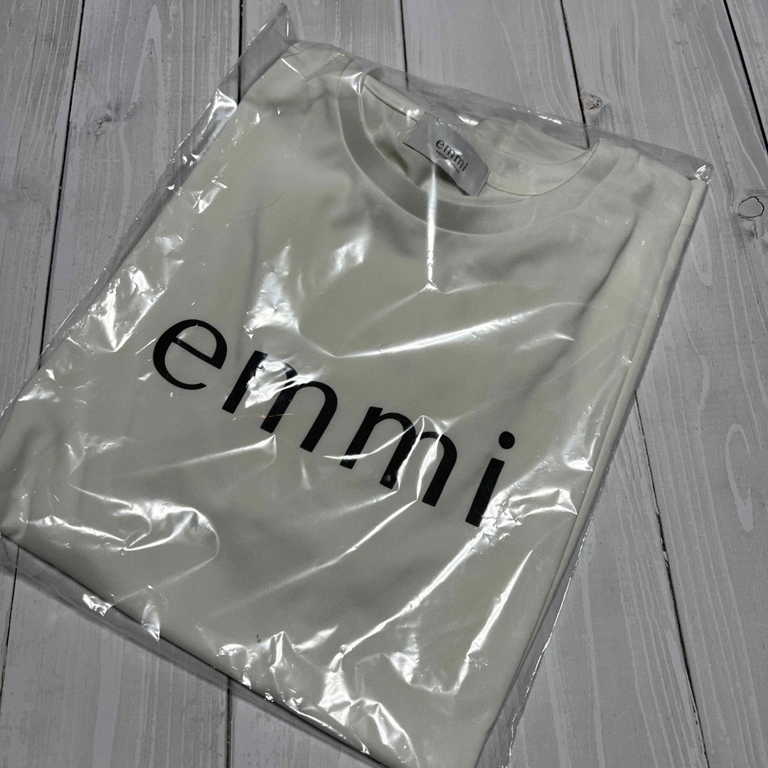 emmi(エミ)の専用！新品未開封　emmi yoga Tシャツ　エミヨガ　ジム　トレーニング スポーツ/アウトドアのトレーニング/エクササイズ(ヨガ)の商品写真