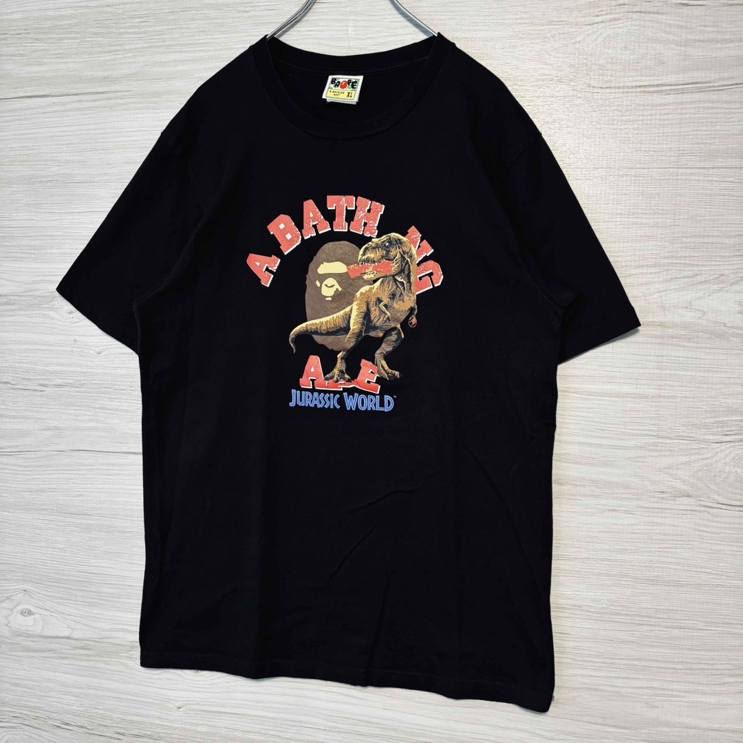 A BATHING APE(アベイシングエイプ)の【入手困難】アベイシングエイプ × ジュラシックワールド Tシャツ　XLサイズ メンズのトップス(Tシャツ/カットソー(半袖/袖なし))の商品写真