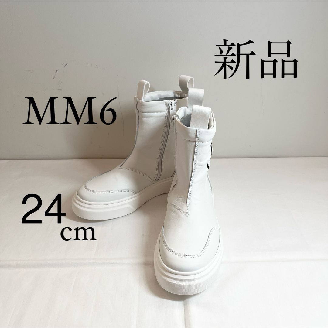 MM6(エムエムシックス)のMM6 Maison Margielaマルジェラ　ロゴ入りブーツ　ホワイト　37 レディースの靴/シューズ(ブーツ)の商品写真