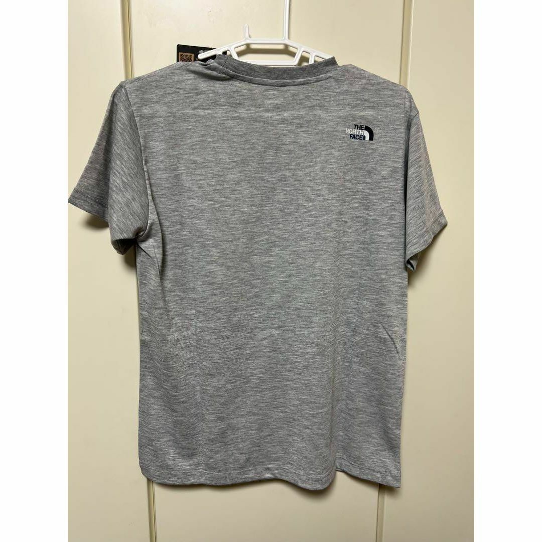 THE NORTH FACE(ザノースフェイス)の新品　ノースフェイス　NTW32353 Tシャツ　グレー　レディース　S レディースのトップス(Tシャツ(半袖/袖なし))の商品写真