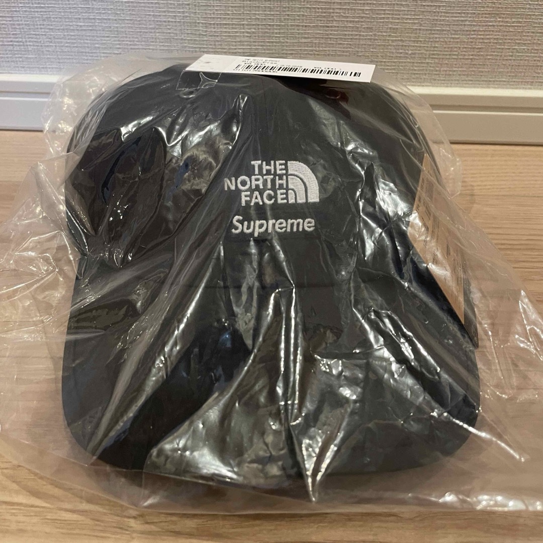 THE NORTH FACE(ザノースフェイス)のSupreme The North Face 6-Panel キャップ ブラック メンズの帽子(キャップ)の商品写真