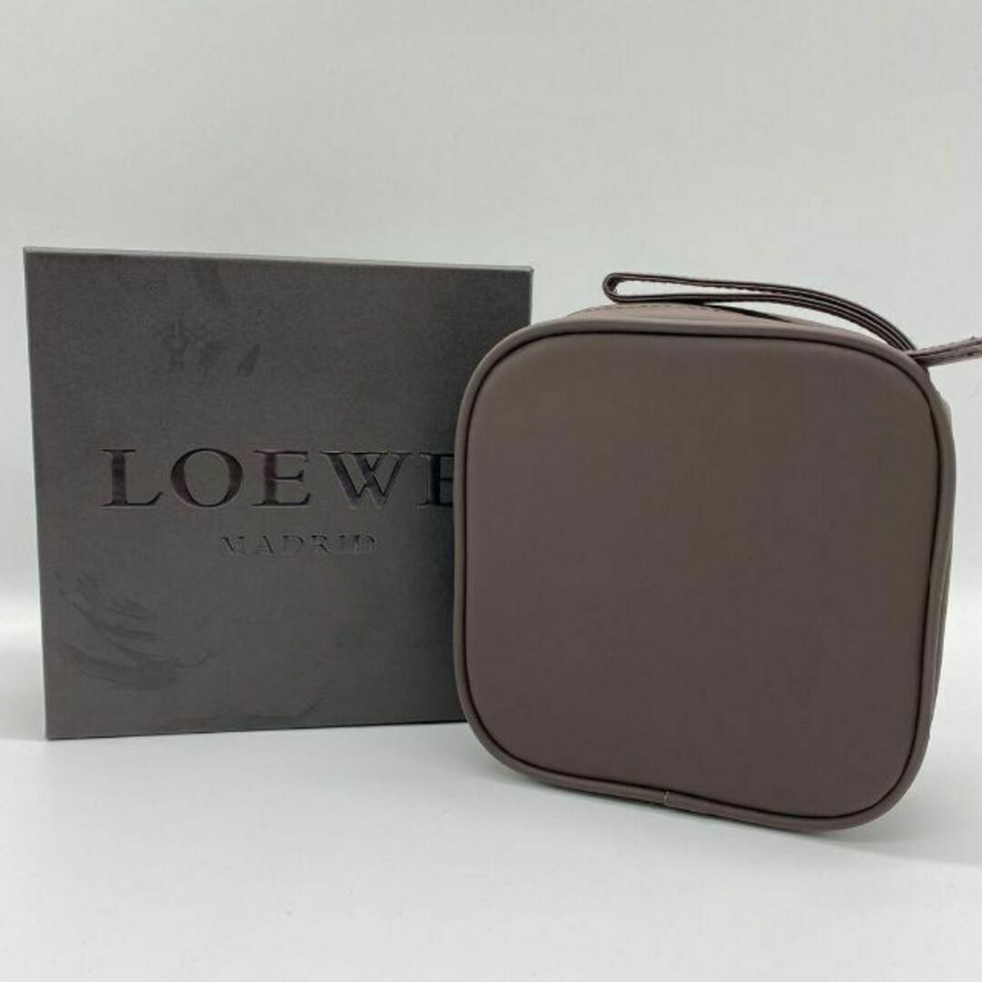 LOEWE(ロエベ)の✨化粧箱付き✨極美品✨LOEWE　ロエベ　アクセサリーポーチ　バニティ　ブラウン レディースのバッグ(ボディバッグ/ウエストポーチ)の商品写真