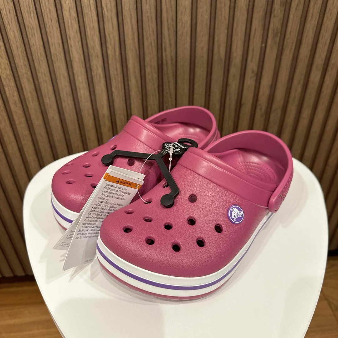 crocs(クロックス)の【新品未使用品】crocs 20cm キッズ/ベビー/マタニティのキッズ靴/シューズ(15cm~)(サンダル)の商品写真