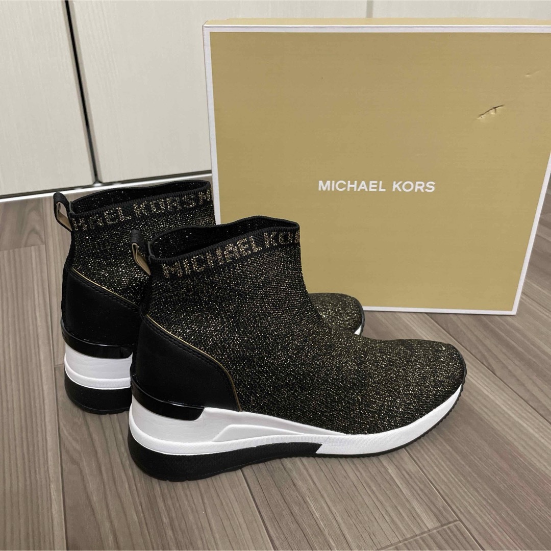 Michael Kors(マイケルコース)のマイケルコース⭐︎メタリックステッチ ニットソック スニーカー　ニットスニーカー レディースの靴/シューズ(スニーカー)の商品写真