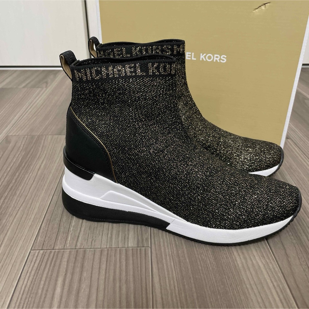 Michael Kors(マイケルコース)のマイケルコース⭐︎メタリックステッチ ニットソック スニーカー　ニットスニーカー レディースの靴/シューズ(スニーカー)の商品写真