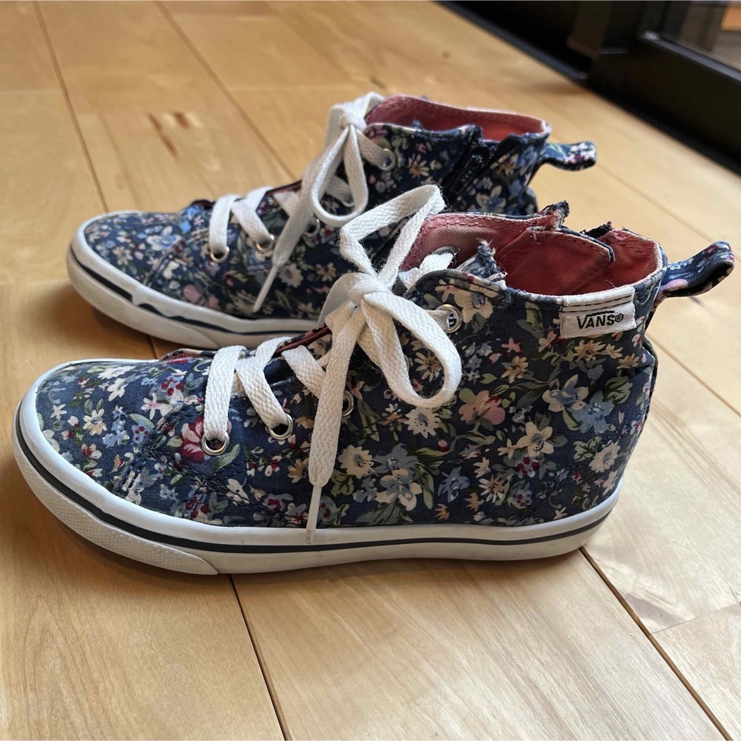 VANS(ヴァンズ)のVans スニーカー　ハイカット　20㎝　子供　女の子　花柄　ネイビー　紺 キッズ/ベビー/マタニティのキッズ靴/シューズ(15cm~)(その他)の商品写真