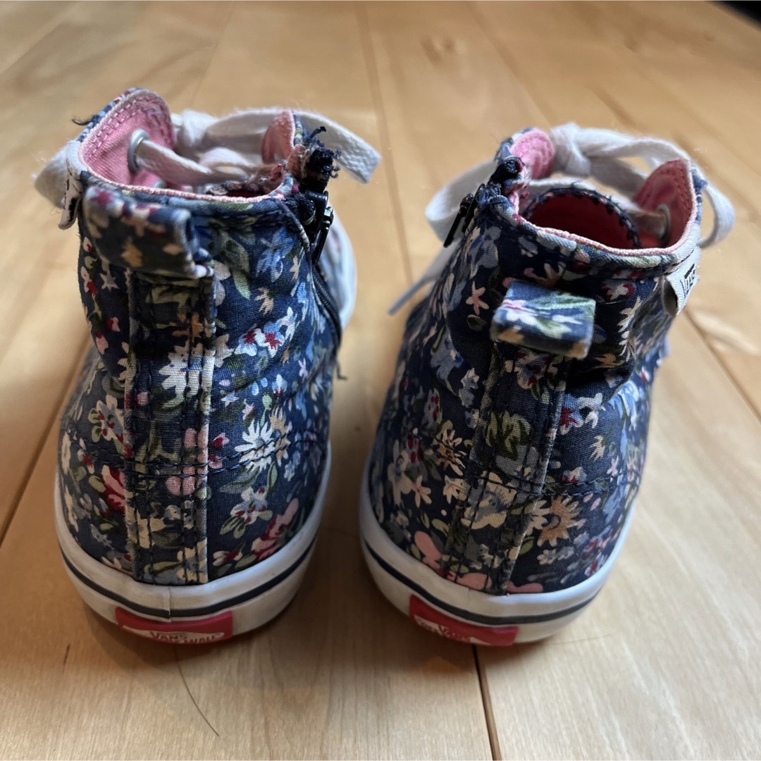 VANS(ヴァンズ)のVans スニーカー　ハイカット　20㎝　子供　女の子　花柄　ネイビー　紺 キッズ/ベビー/マタニティのキッズ靴/シューズ(15cm~)(その他)の商品写真