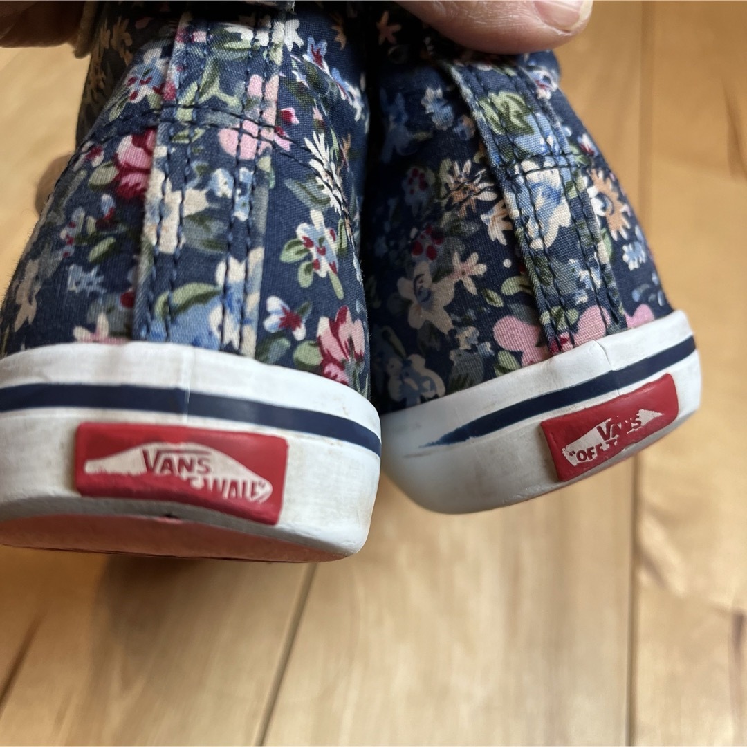 VANS(ヴァンズ)のVans スニーカー　ハイカット　20㎝　子供　女の子　花柄　ネイビー　紺 キッズ/ベビー/マタニティのキッズ靴/シューズ(15cm~)(その他)の商品写真