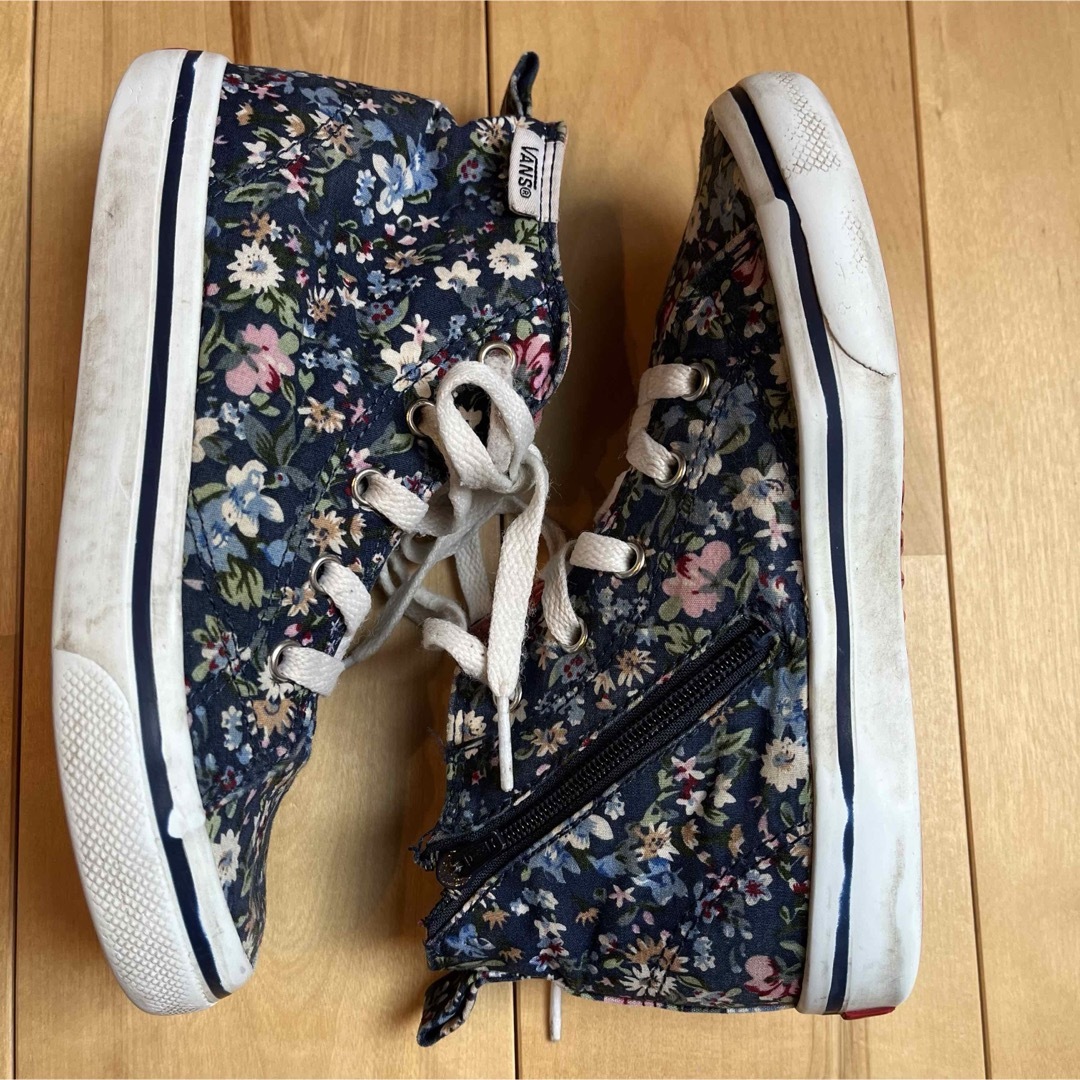 VANS(ヴァンズ)のVans スニーカー　ハイカット　20㎝　子供　女の子　花柄　ネイビー　紺 キッズ/ベビー/マタニティのキッズ靴/シューズ(15cm~)(その他)の商品写真