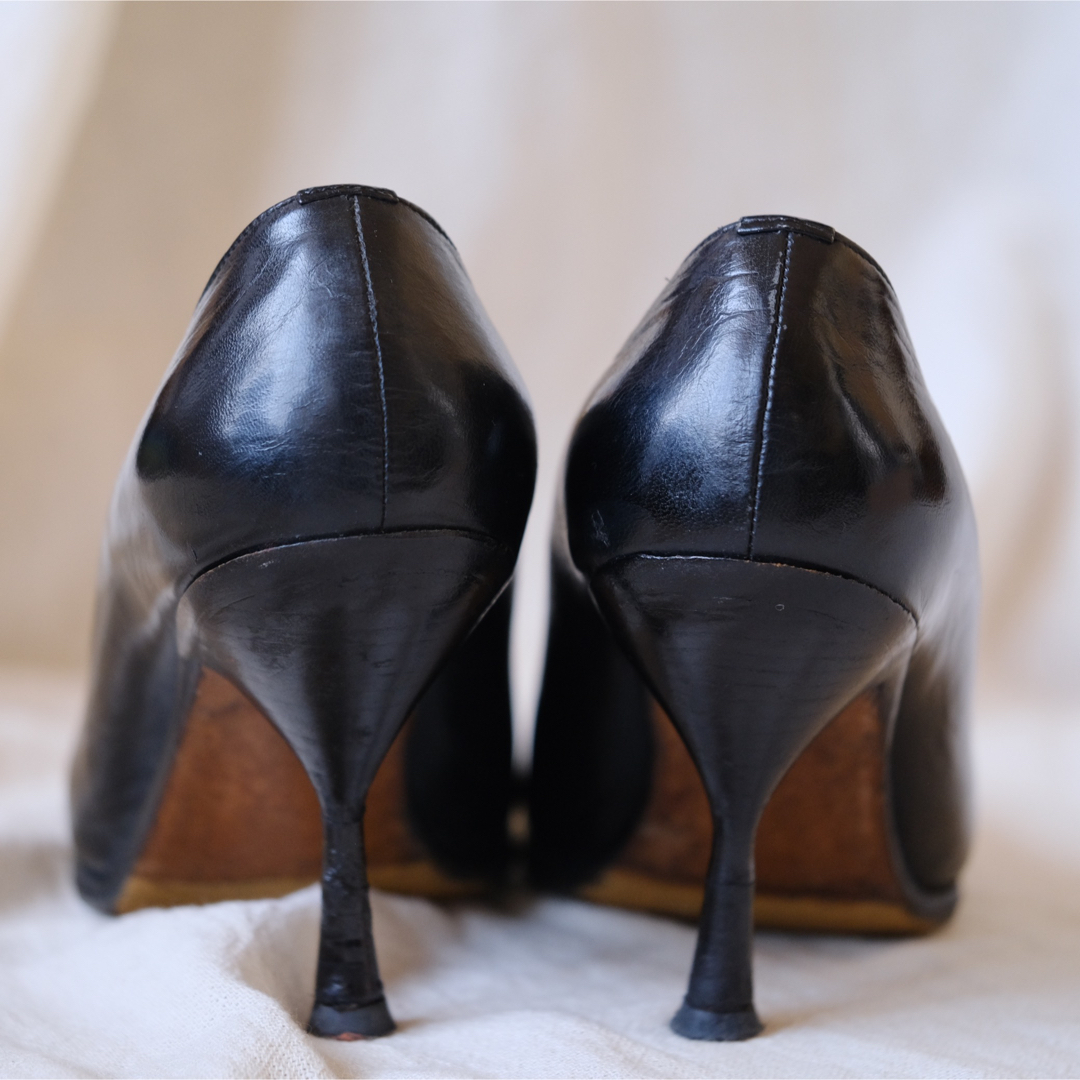 Zintala(ジンターラ)のZINTALAジンターラ ハンドソーンピンヒールパンプス黒37シルバノラッタンジ レディースの靴/シューズ(ハイヒール/パンプス)の商品写真