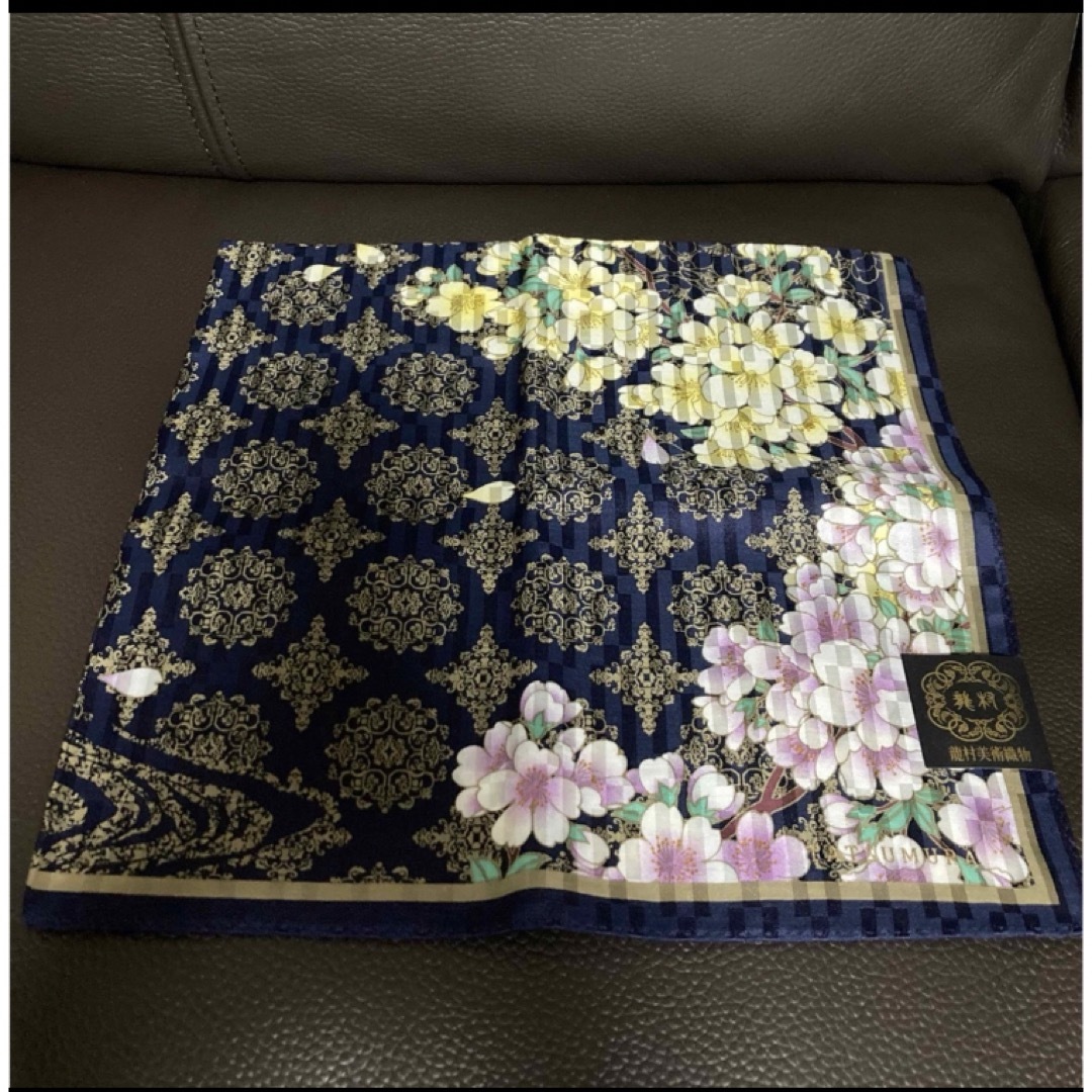 TATSUMURA Art textiles(タツムラビジュツオリモノ)の新品　龍村美術織物 ハンカチ レディースのファッション小物(ハンカチ)の商品写真