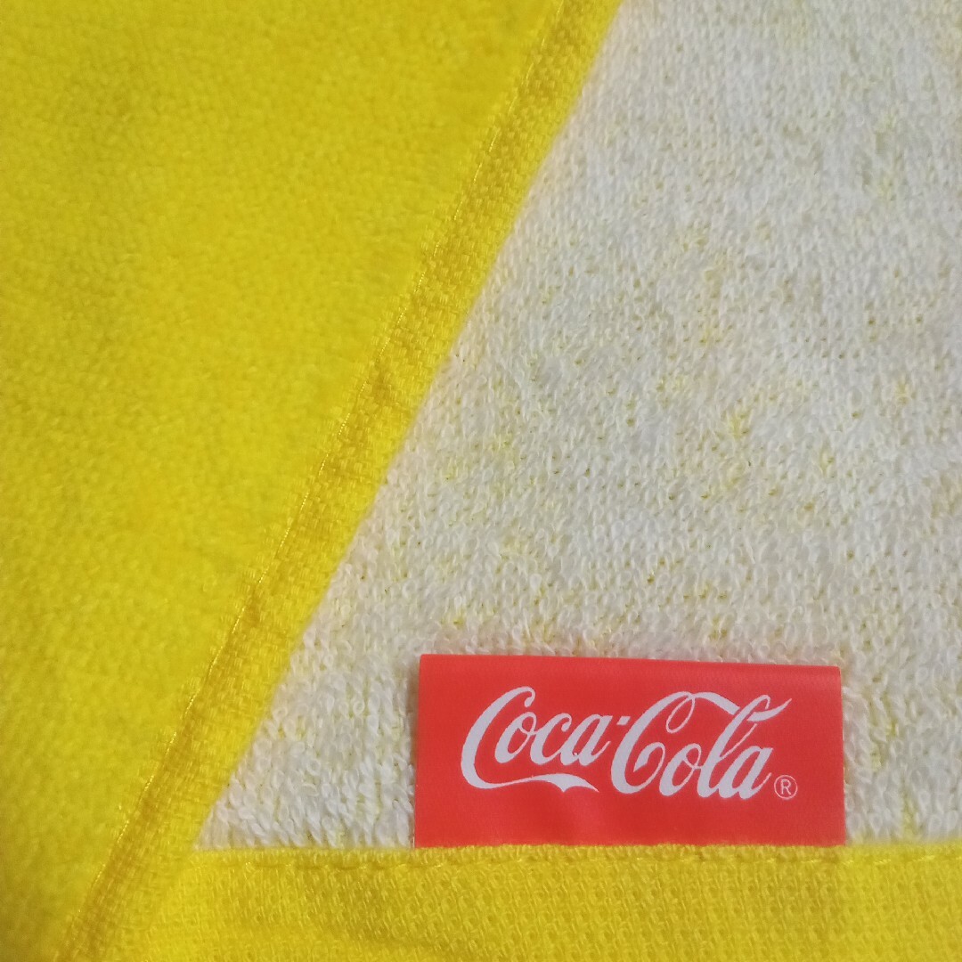 コカ・コーラ(コカコーラ)のCoca-Cola  コカコーラレトロデザイン  Qooデザイン フェイスタオル エンタメ/ホビーのコレクション(ノベルティグッズ)の商品写真