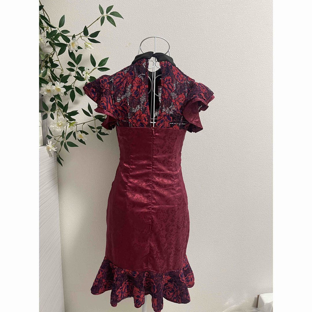 赤リボンブローチデザインフラワーフリル袖マーメイドノースリーブタイトミニドレス レディースのフォーマル/ドレス(ミニドレス)の商品写真