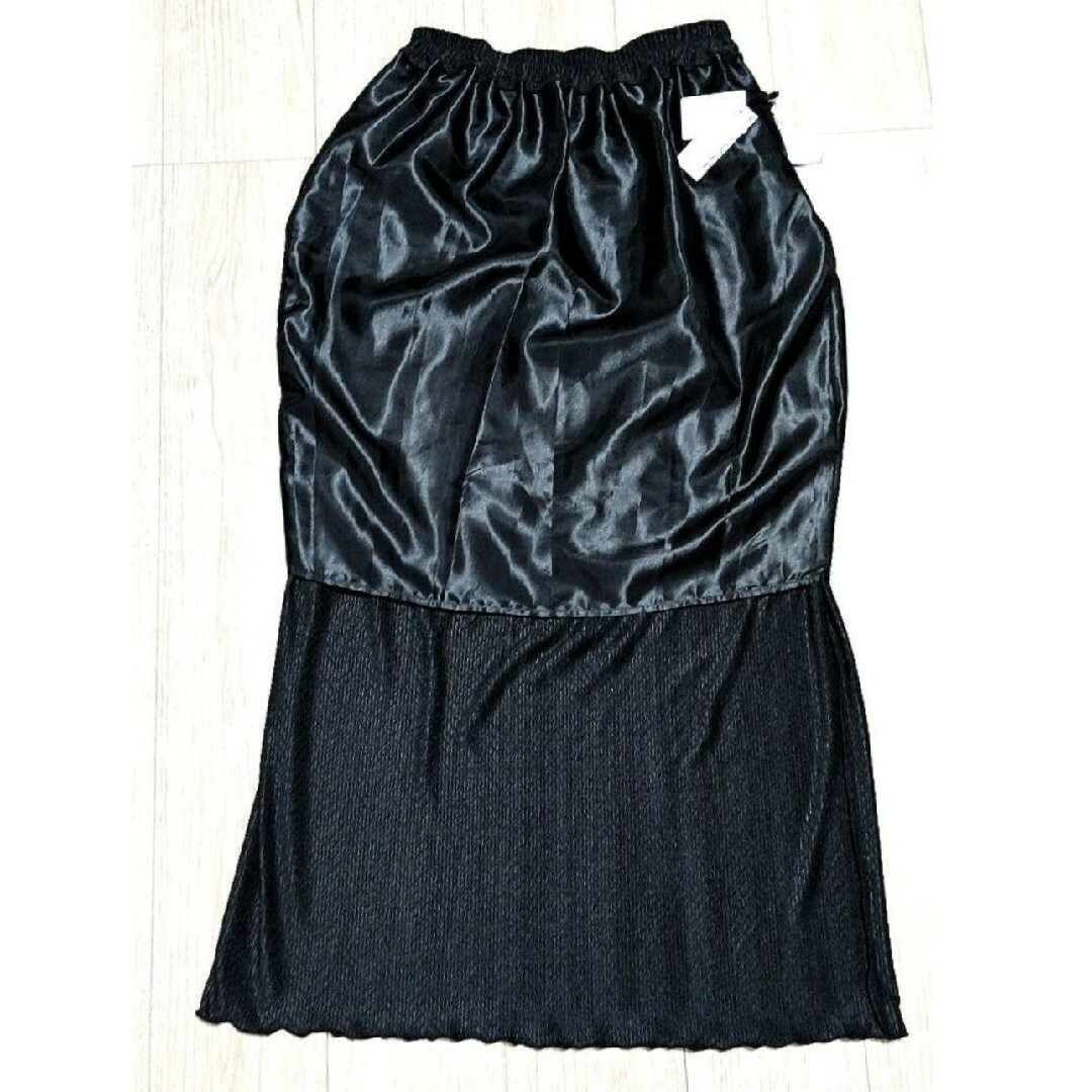 LAKOLE(ラコレ)のラコレ ロングスカート プリーツ セミタイト マキシ丈 光沢感 ブラック 黒 Ｆ レディースのスカート(ロングスカート)の商品写真