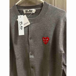 コムデギャルソン(COMME des GARCONS)のプレイコムデギャルソン カーディガン ロゴ　赤いハート(カーディガン)