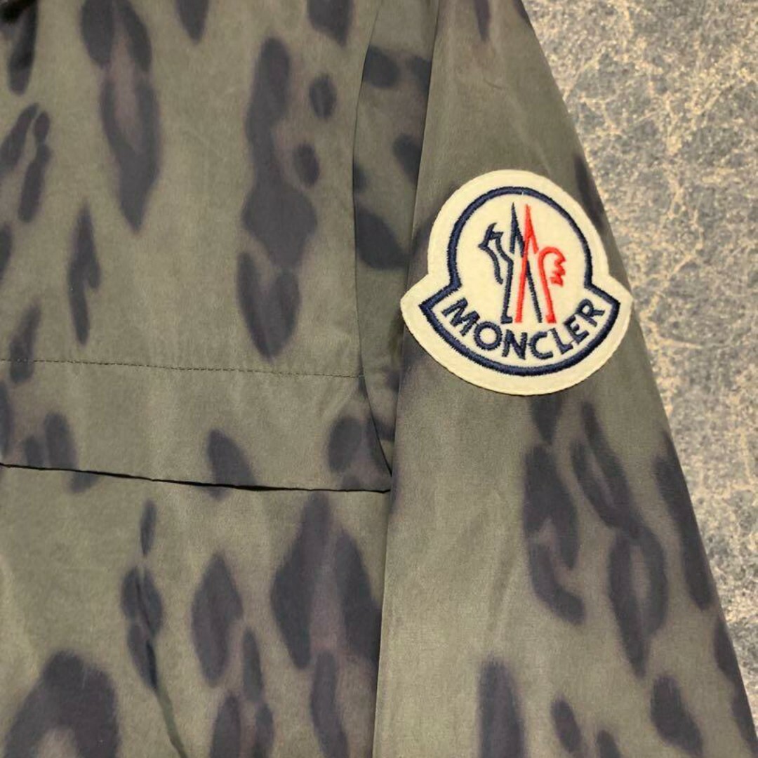 MONCLER(モンクレール)のMONCLER 1952 JAU GIUBBOTTO 835 レオパード柄 2 メンズのジャケット/アウター(ブルゾン)の商品写真