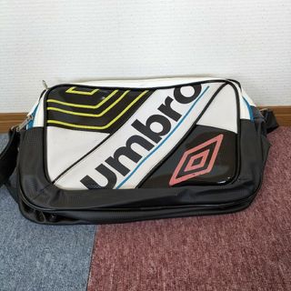 【即購入OK！匿名配送！】エナメルバッグ　スポーツバッグ　 UMBRO(ショルダーバッグ)