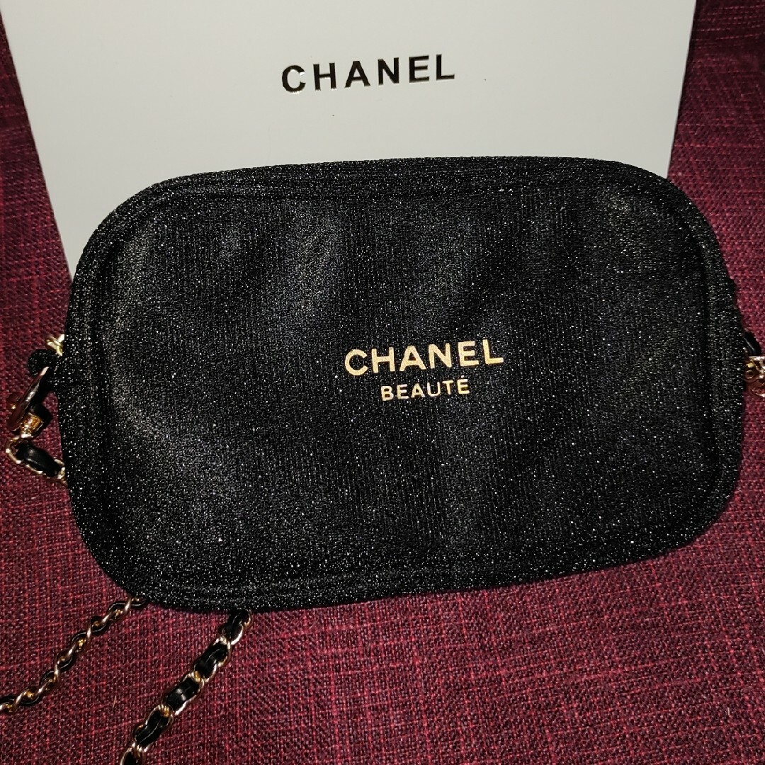 CHANEL - 新品未使用!シャネルノベルティポーチ!黒。チェーン、箱