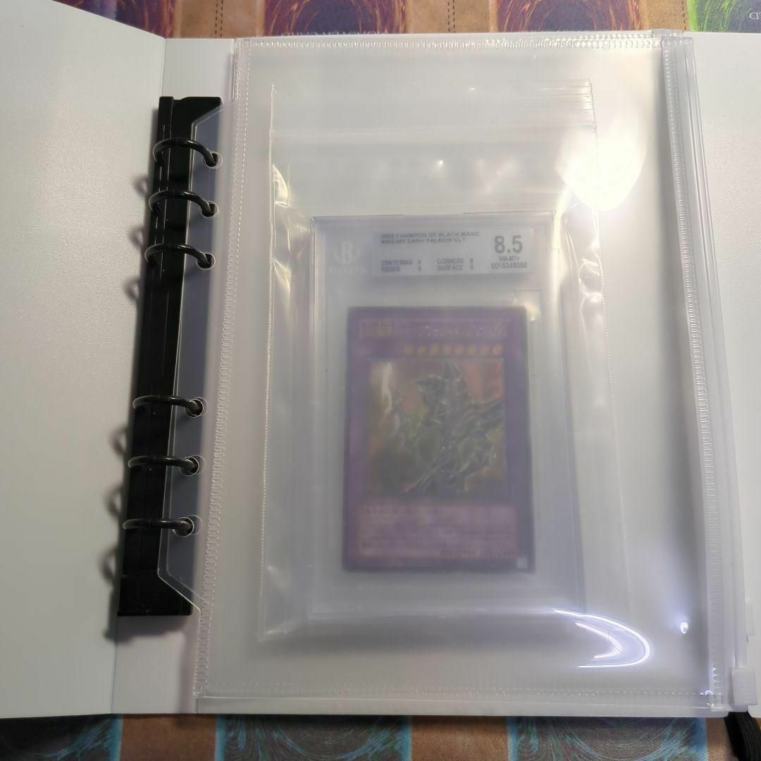 遊戯王(ユウギオウ)の遊戯王　bgs 8.5 鑑定　ブラックパラディン　レリーフ　黒魔導の覇者　303 エンタメ/ホビーのトレーディングカード(シングルカード)の商品写真