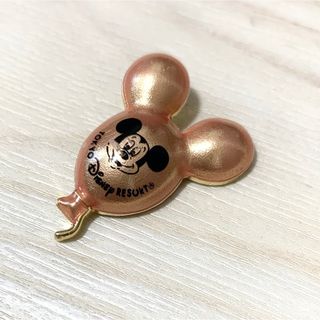 ディズニー(Disney)の☆東京ディズニーリゾート バルーンモチーフ ピンバッジ ピンクベージュ ミッキー(バッジ/ピンバッジ)