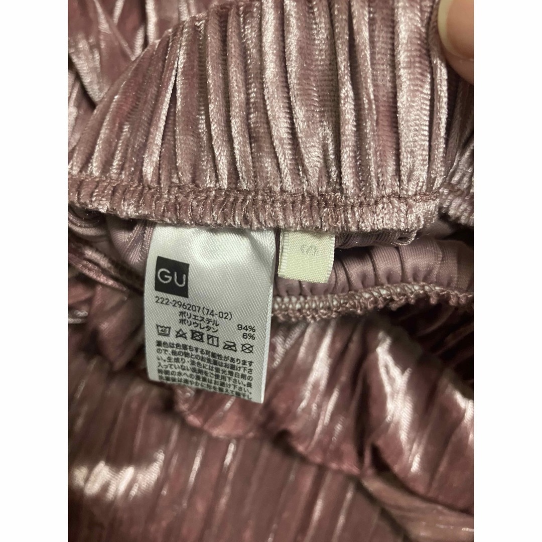 GU(ジーユー)のGU クラッシュベロアプリーツスカート　ピンク レディースのスカート(ロングスカート)の商品写真