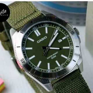 カシオ(CASIO)のカシオ　アナログ腕時計　新品　カーキカラーナイロンベルト　海外輸入モデル(腕時計(アナログ))