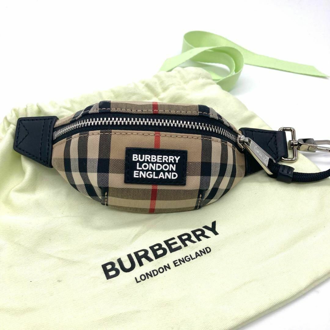 BURBERRY(バーバリー)の【未使用級】BURBERRY バッグチャーム キーホルダー ボディバッグ レディースのファッション小物(キーホルダー)の商品写真