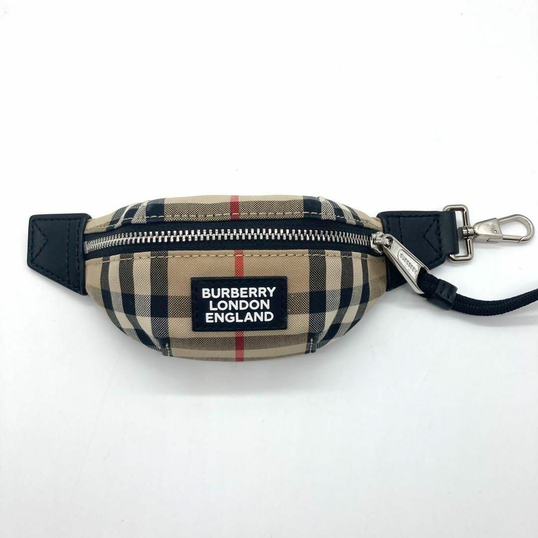 BURBERRY(バーバリー)の【未使用級】BURBERRY バッグチャーム キーホルダー ボディバッグ レディースのファッション小物(キーホルダー)の商品写真