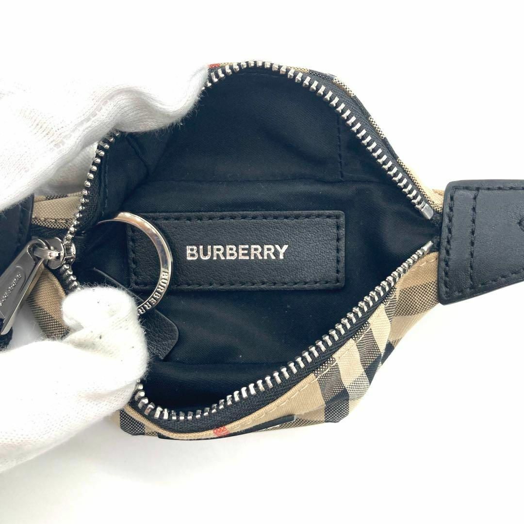 BURBERRY(バーバリー)の【未使用級】BURBERRY バッグチャーム キーホルダー ボディバッグ レディースのファッション小物(キーホルダー)の商品写真