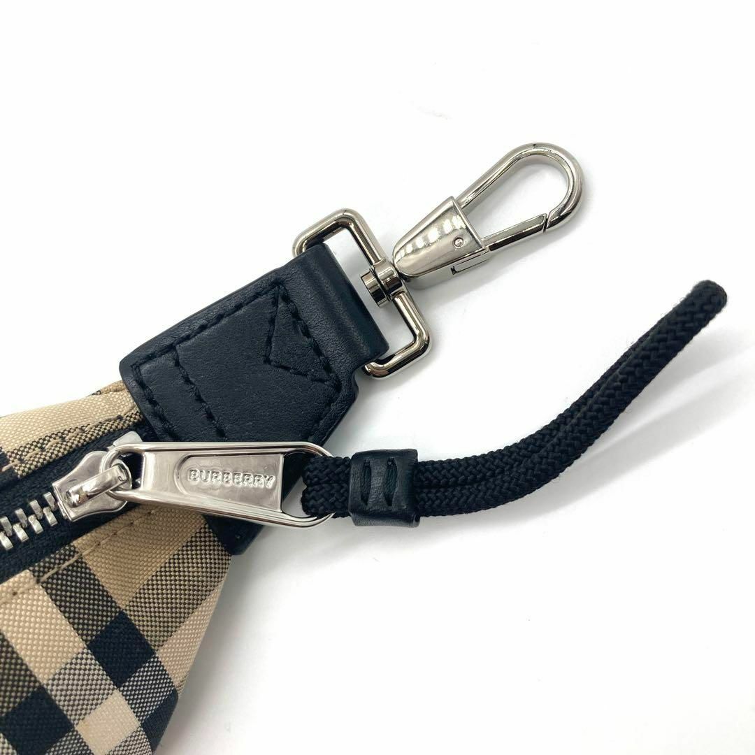 BURBERRY(バーバリー)の【未使用級】BURBERRY バッグチャーム キーホルダー ボディバッグ レディースのファッション小物(キーホルダー)の商品写真