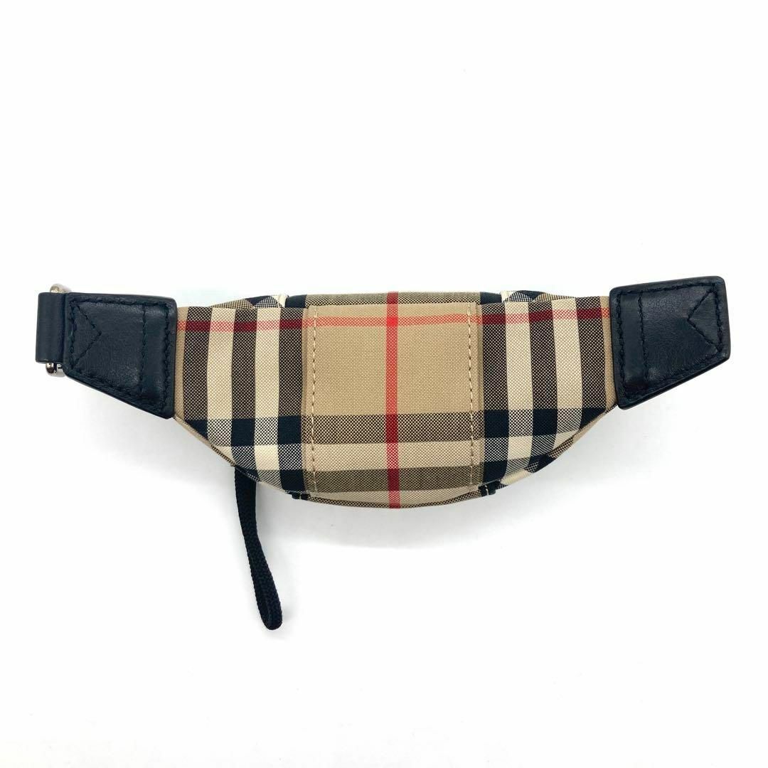 BURBERRY(バーバリー)の【未使用級】BURBERRY バッグチャーム キーホルダー ボディバッグ レディースのファッション小物(キーホルダー)の商品写真