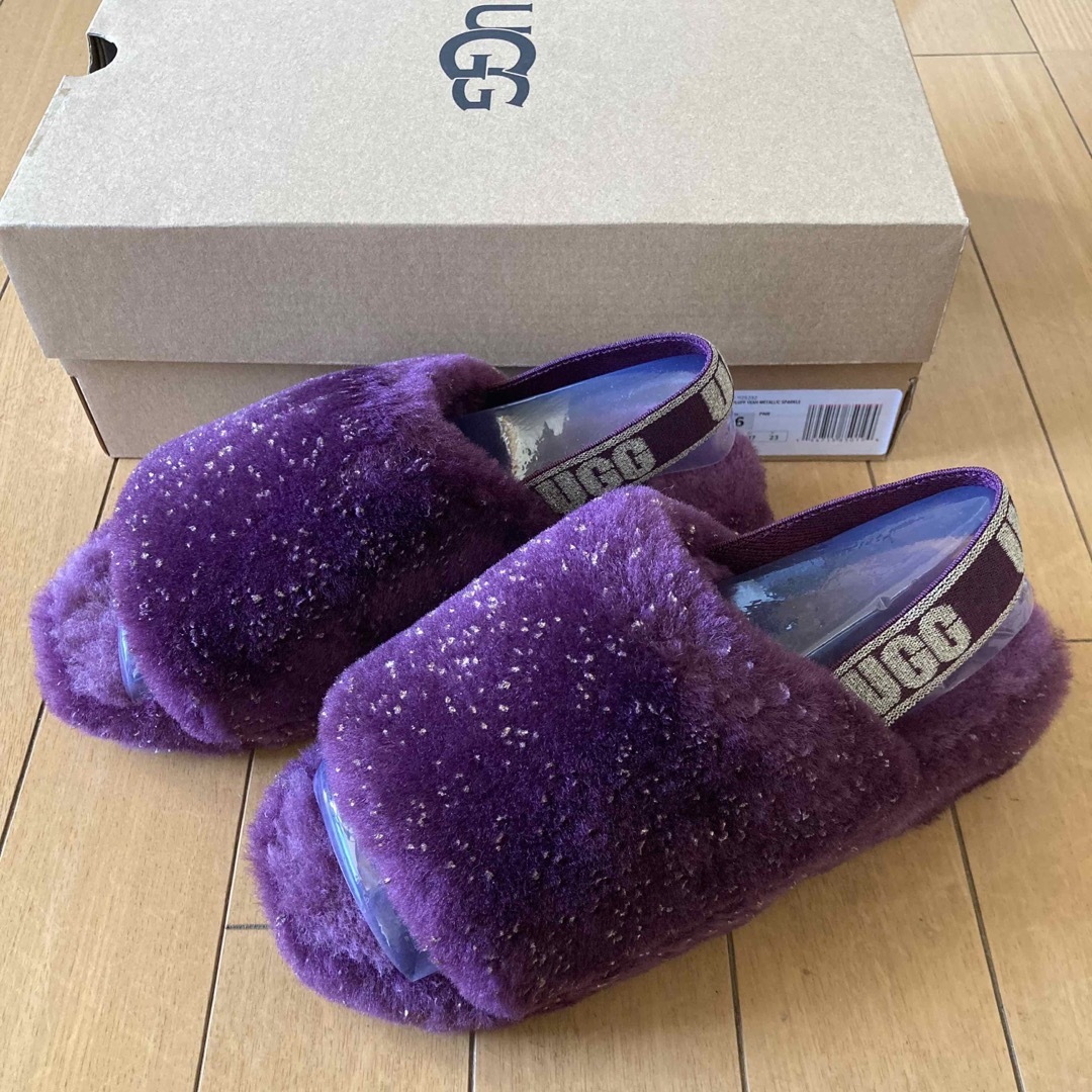 UGG(アグ)の✨お値下げ✨UGG  Fluff Yeah メタリックスパークル スリッパ レディースの靴/シューズ(サンダル)の商品写真