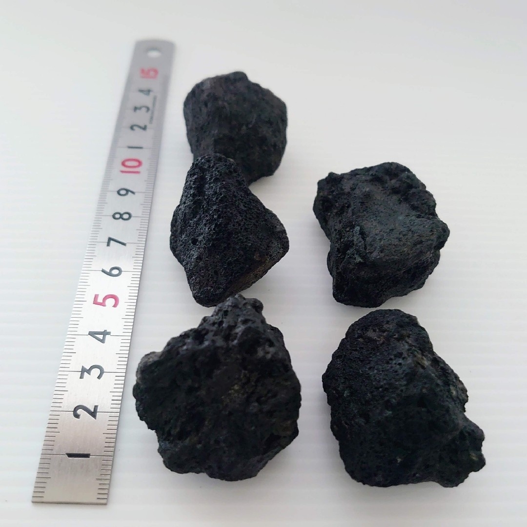 【希少】黒溶岩石 5個 【大粒】☆アクアリウム、テラリウム、コケリウム その他のペット用品(アクアリウム)の商品写真