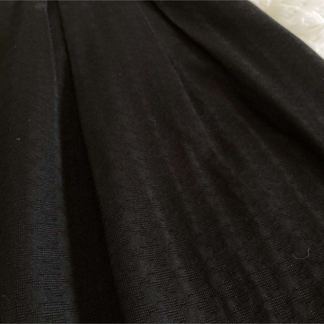 VIVIENNE TAM(ヴィヴィアンタム)のVIVIENNETAMヴィヴィアンタム　ひざ丈スカート サイズS エンボス総柄 レディースのスカート(ひざ丈スカート)の商品写真