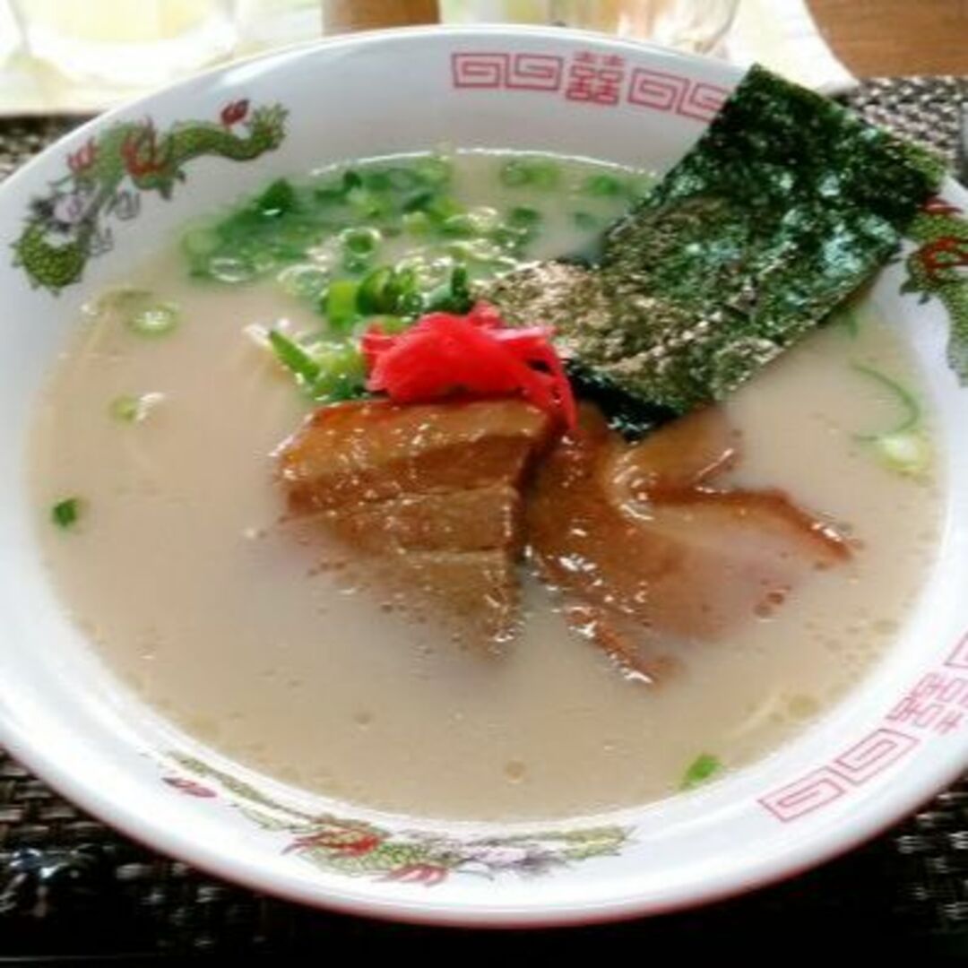New　九州仕立て 即席ラーメン とんこつ味 液体スープ付きコクのあるスープ絶品 食品/飲料/酒の食品(麺類)の商品写真