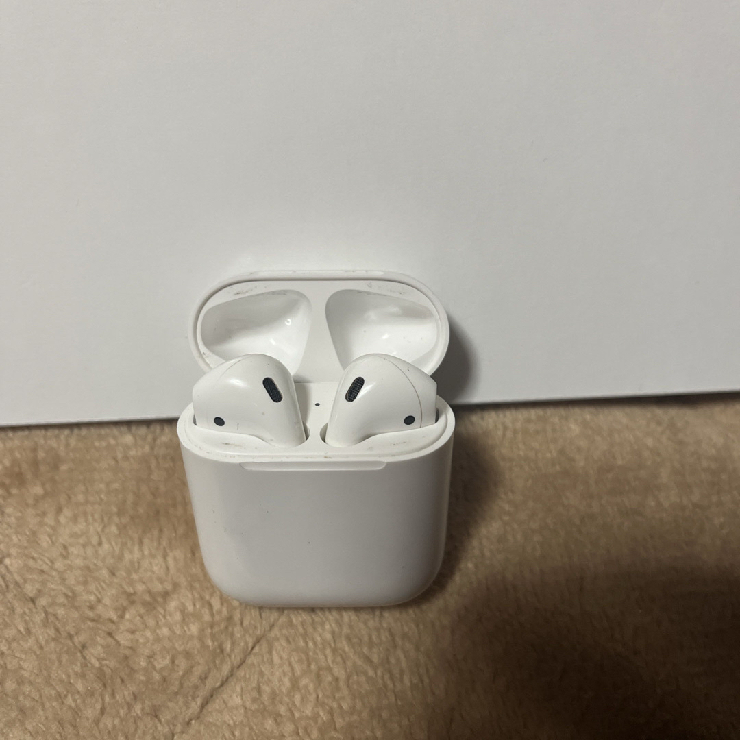 Apple(アップル)のAirPods 第2世代　 スマホ/家電/カメラのオーディオ機器(ヘッドフォン/イヤフォン)の商品写真