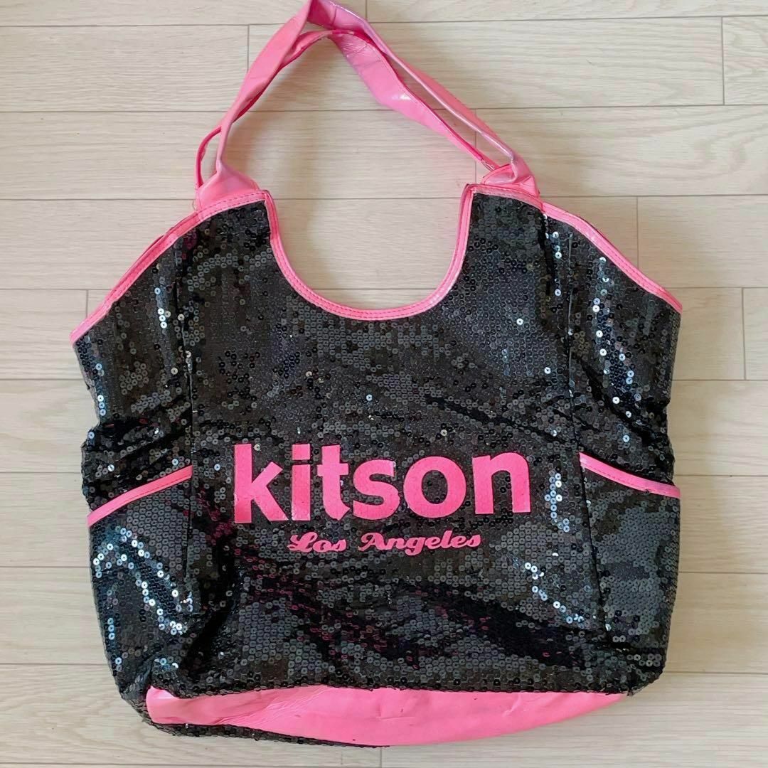 KITSON(キットソン)のKITSON 黒スパンコール ピンクロゴ トートバッグ レディースのバッグ(トートバッグ)の商品写真