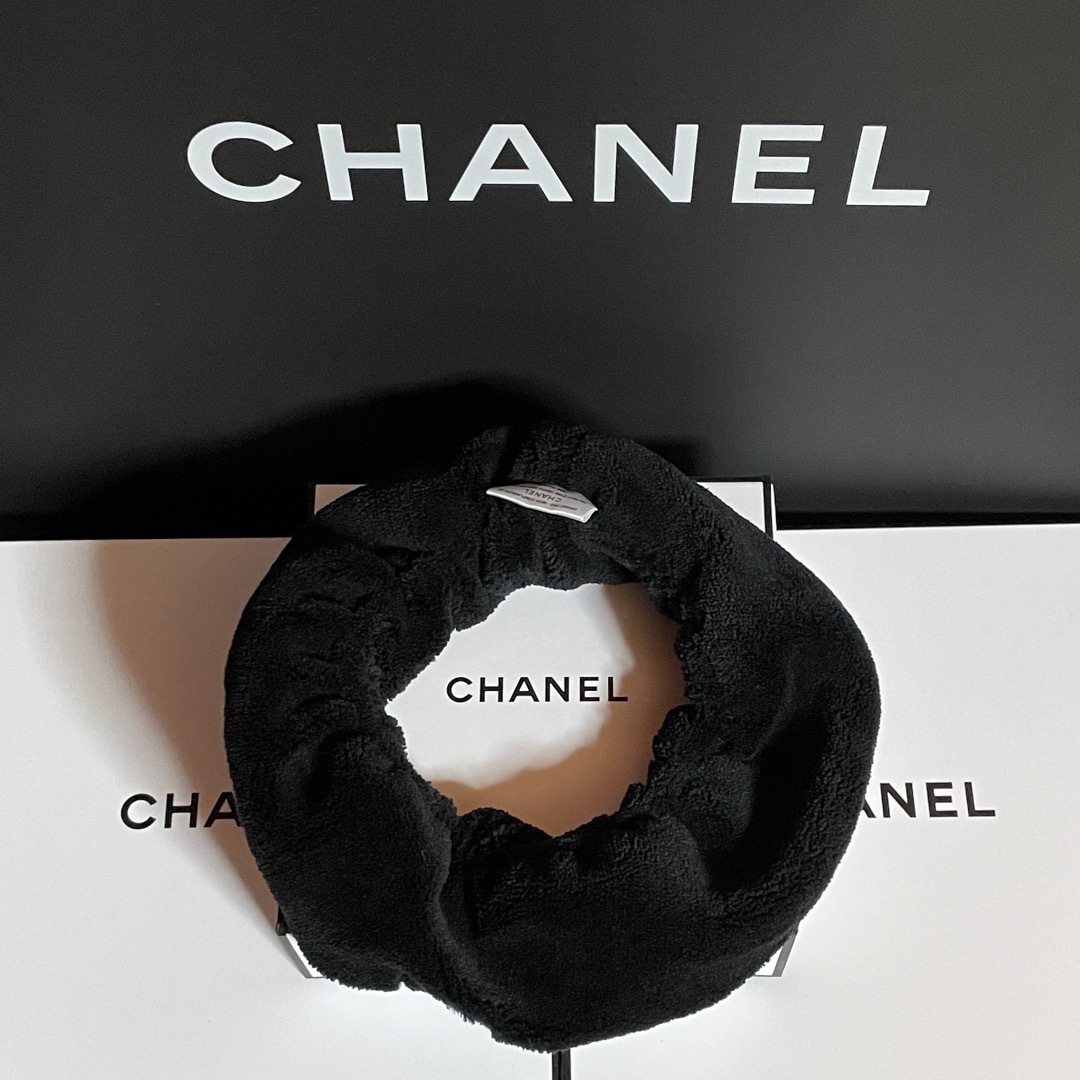 CHANEL(シャネル)のCHANEL ヘアバンド ブラック 1個 レディースのヘアアクセサリー(ヘアバンド)の商品写真