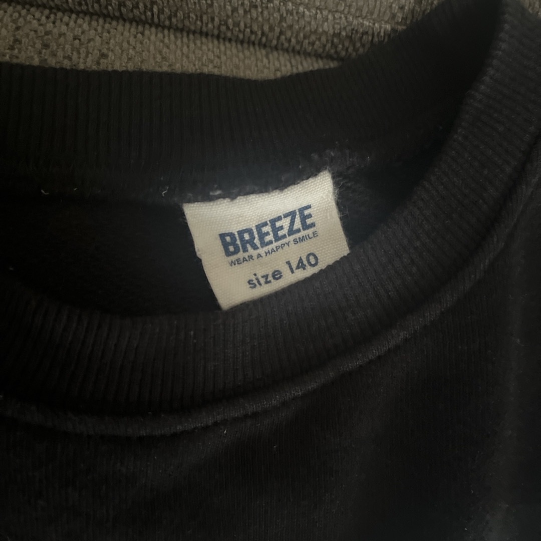 BREEZE(ブリーズ)のBREEZE◉BLACKトレーナー140センチ◉USED キッズ/ベビー/マタニティのキッズ服男の子用(90cm~)(Tシャツ/カットソー)の商品写真