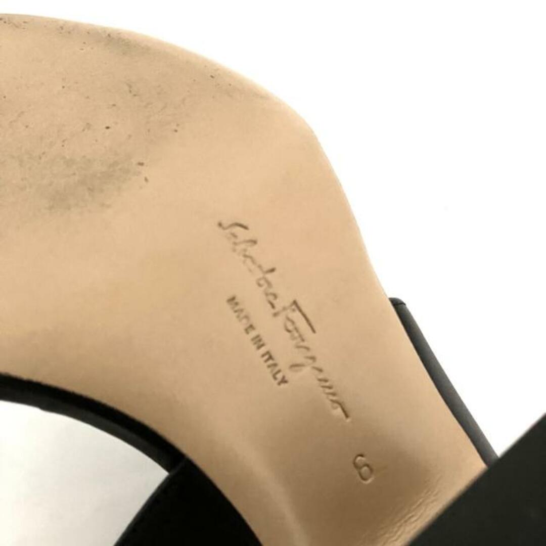 Salvatore Ferragamo(サルヴァトーレフェラガモ)のSalvatoreFerragamo(サルバトーレフェラガモ) ミュール 6 レディース - 黒 オープントゥ レザー レディースの靴/シューズ(ミュール)の商品写真