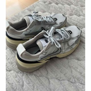 ナイキ(NIKE)のNIKE V2K ラン　ホワイト(スニーカー)