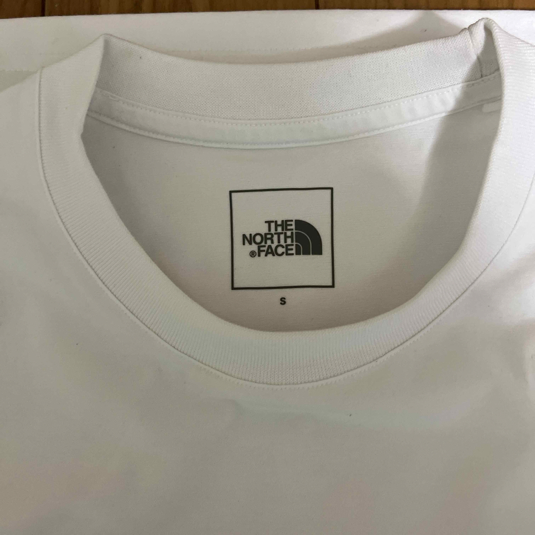 THE NORTH FACE(ザノースフェイス)のTHE NORTH FACEノースフェイス ロンT ホワイト レディースのトップス(Tシャツ(長袖/七分))の商品写真