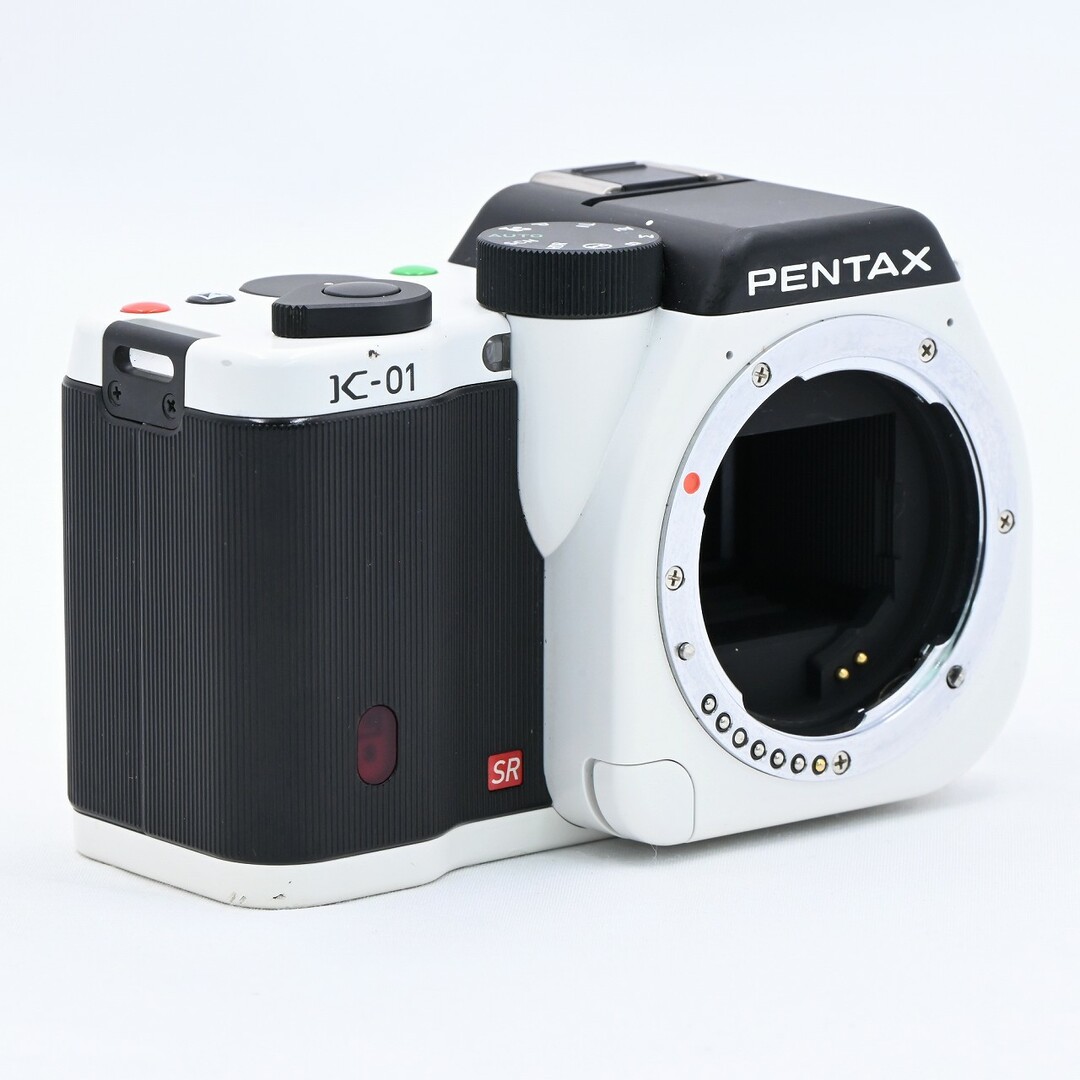 PENTAX(ペンタックス)のPENTAX K-01 ボディ ホワイト×ブラック スマホ/家電/カメラのカメラ(ミラーレス一眼)の商品写真