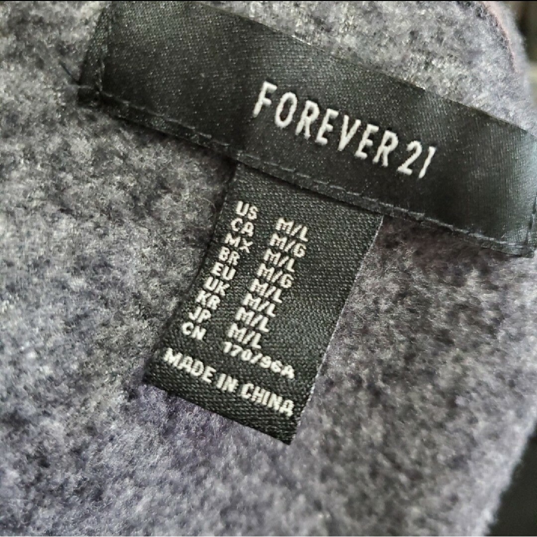 FOREVER 21(フォーエバートゥエンティーワン)のFOREVER21 ポンチョ 羽織り レディースのジャケット/アウター(ポンチョ)の商品写真