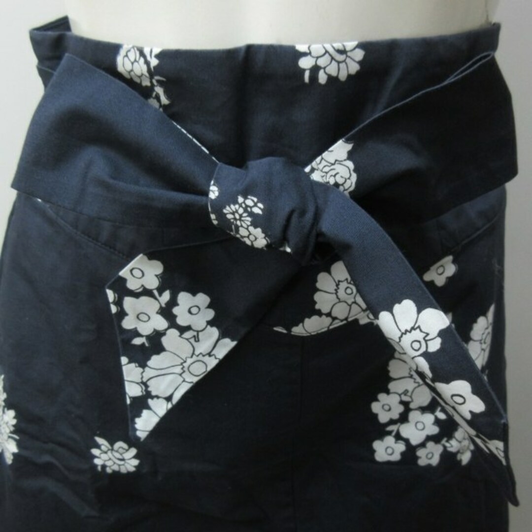 Max & Co.(マックスアンドコー)のマックス&コー 美品 近年 台形 スカート ミニ 花柄 バック リボン 紺 36 レディースのスカート(ミニスカート)の商品写真