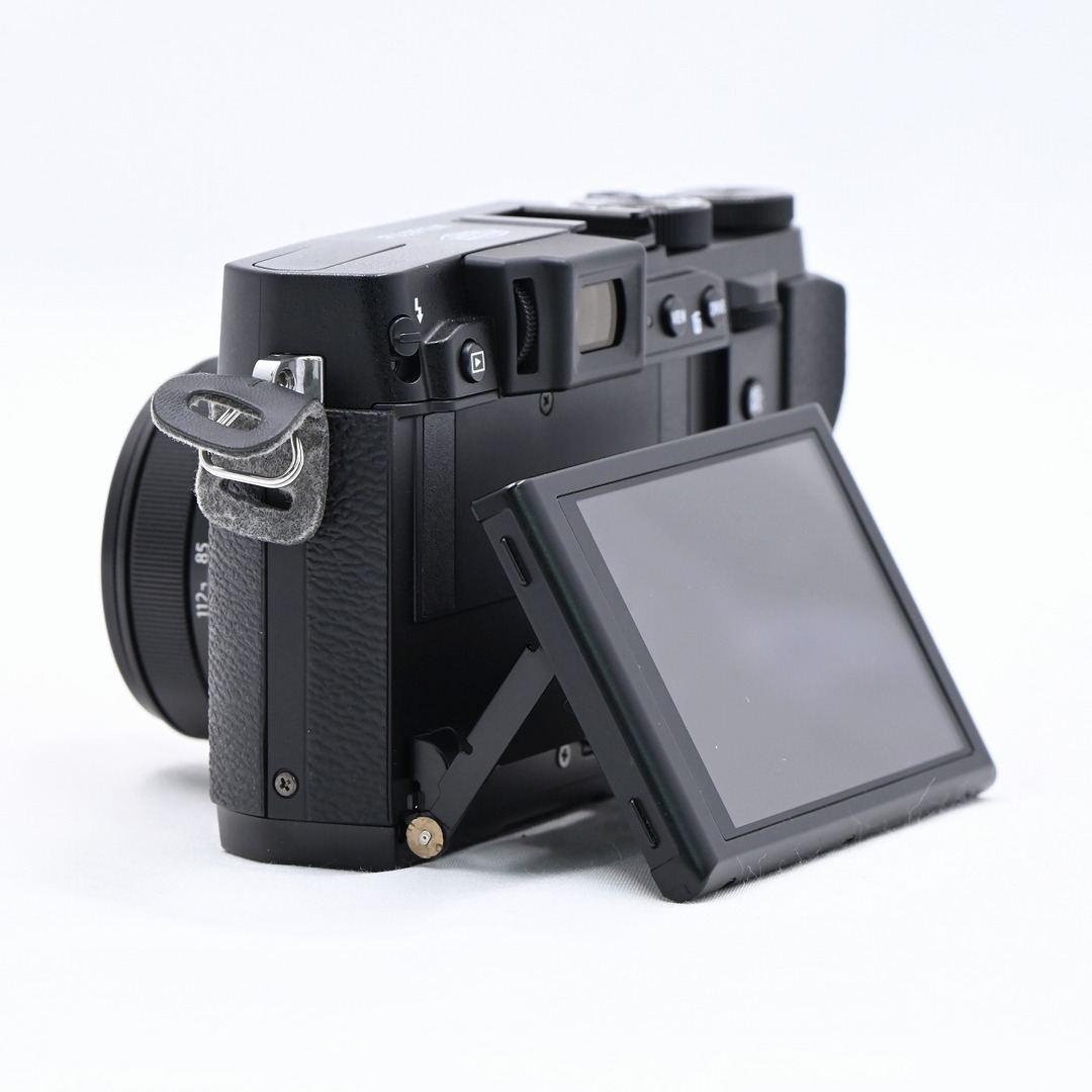 富士フイルム(フジフイルム)のFUJIFILM X30 ブラック スマホ/家電/カメラのカメラ(コンパクトデジタルカメラ)の商品写真