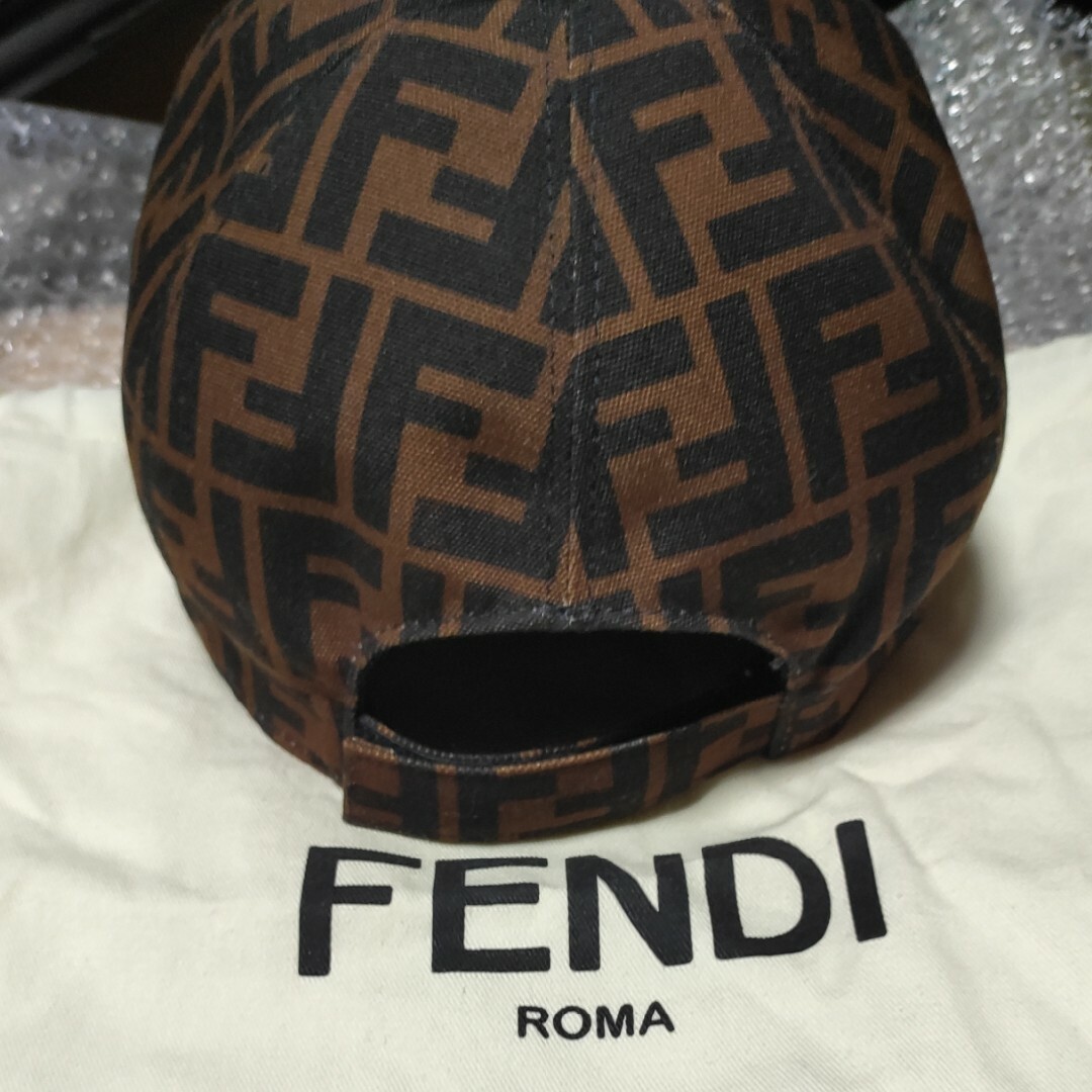 FENDI(フェンディ)のFENDI キャップ モノグラム ブラウン 帽子 メンズの帽子(キャップ)の商品写真