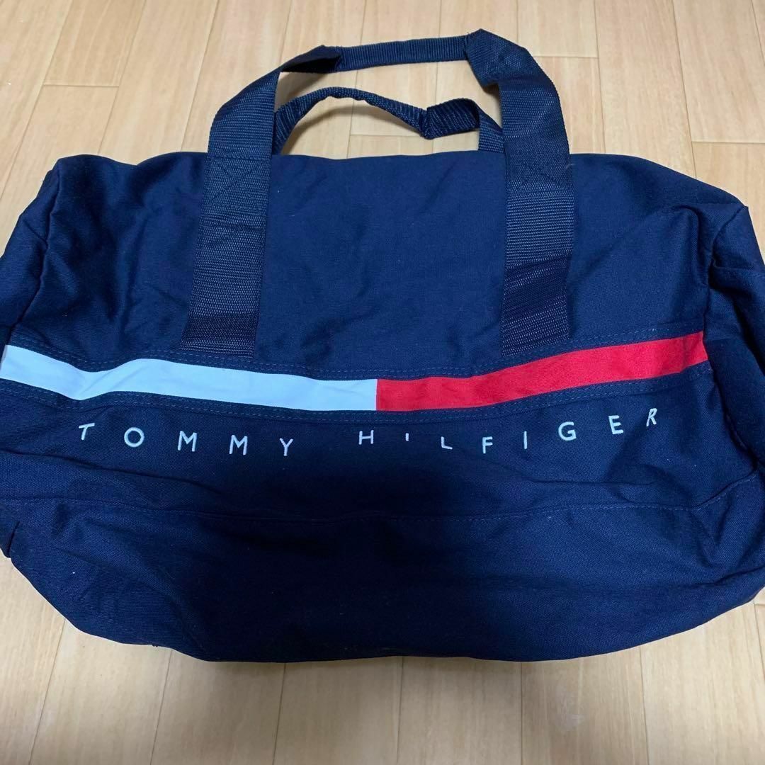 TOMMY HILFIGER(トミーヒルフィガー)の限定品　トミーヒルフィガー　ネイビー　ボストン 　TINOダッフルバッグ レディースのバッグ(ボストンバッグ)の商品写真