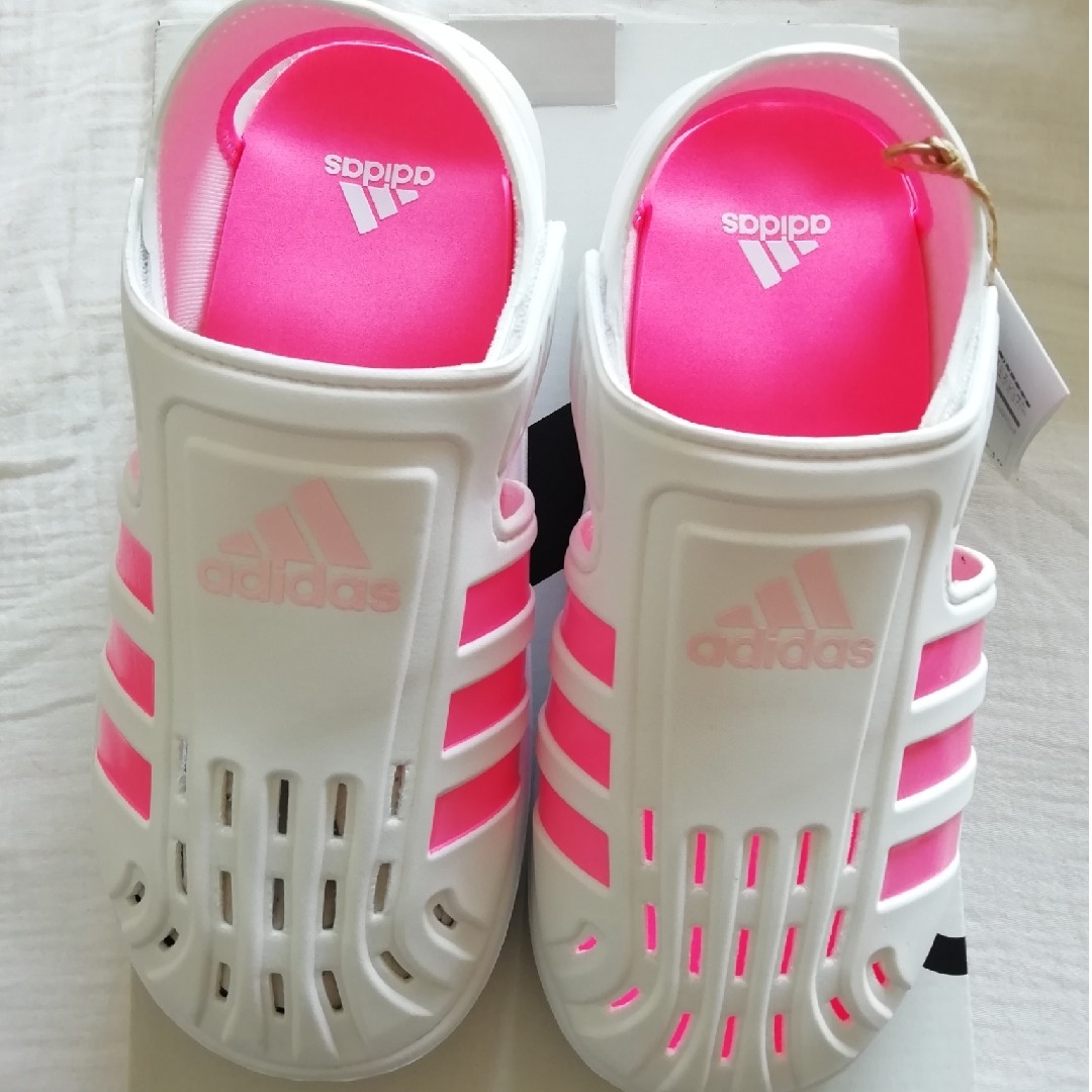 adidas(アディダス)の♡新品♡アディダス　サンダル　21cm キッズ/ベビー/マタニティのキッズ靴/シューズ(15cm~)(サンダル)の商品写真