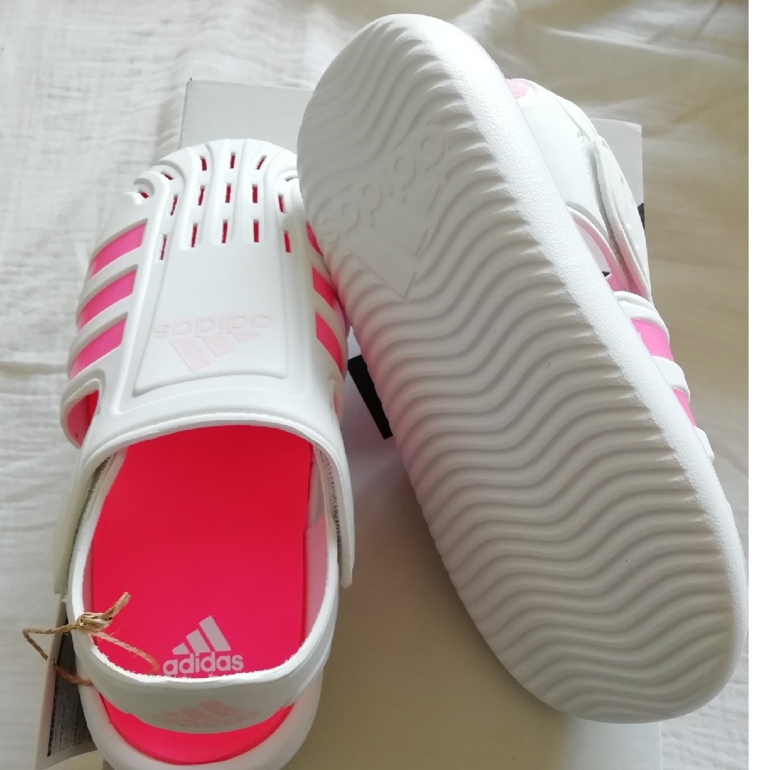 adidas(アディダス)の♡新品♡アディダス　サンダル　21cm キッズ/ベビー/マタニティのキッズ靴/シューズ(15cm~)(サンダル)の商品写真